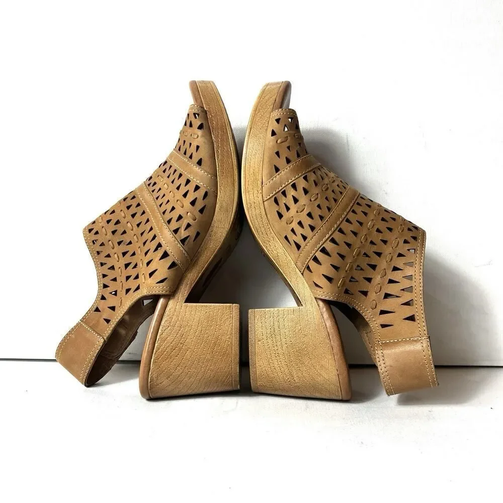 Sofft tan leather